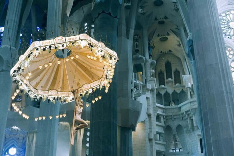 Barcelona: Sagrada Familia Guided Tour with Entry Ticket - Practical Details: What You Need to Know