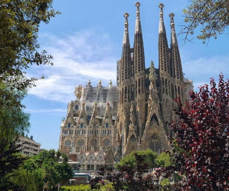 Barcelona: Sagrada Familia Skip-the-line Tour with Guide - What To Expect on the Tour