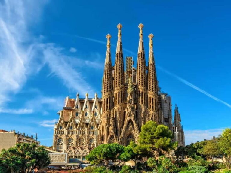 Barcelona: Sagrada Familia Tour with Skip-the-Line Tickets - FAQs