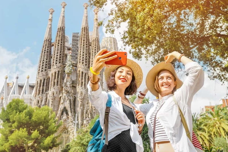 Barcelona: Small-Group Sagrada Familia Fully Guided Tour - What Makes This Tour Stand Out?