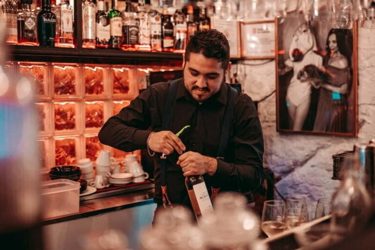 Barcelona: Tipsy Tapas & History Tour in the Gothic Quarter - The itinerary in detail