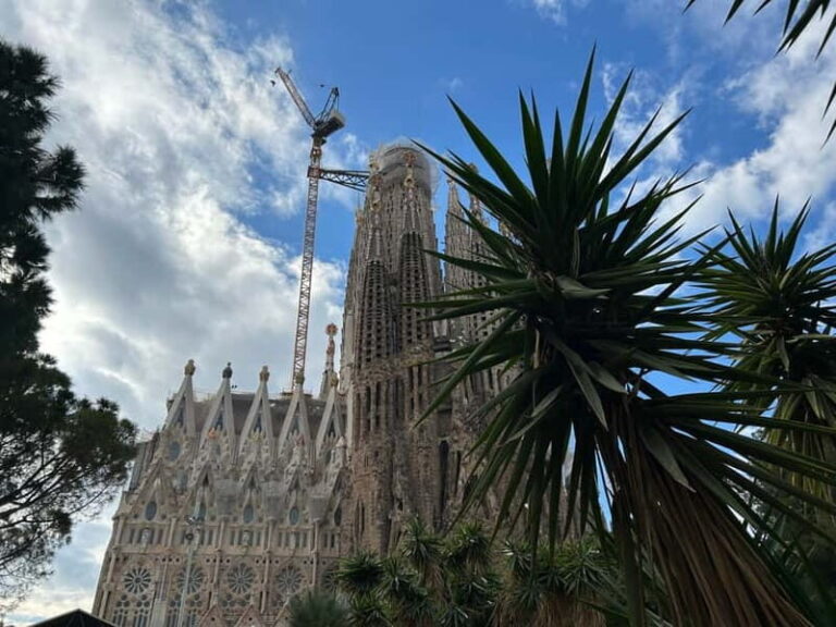 Barcelona: Top Sights by Bike Tour - Parc de la Ciutadella