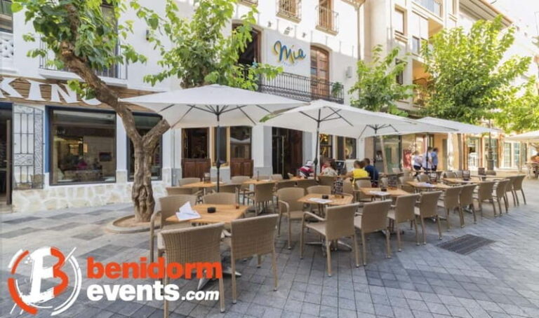 Benidorm: Bottomless Spanish Tapas Lunch with Drinks - The Dining Atmosphere and Practical Details