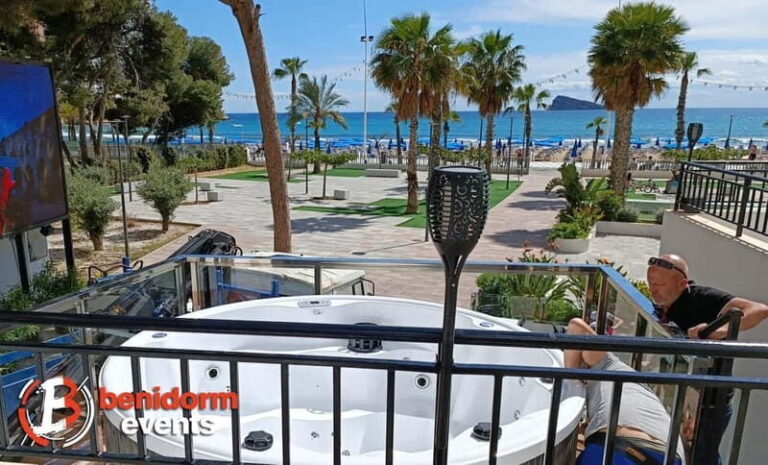 Benidorm VIP Beachfront Bottomless Brunch with Hot Tub - A Detailed Look at the Benidorm VIP Beachfront Bottomless Brunch with Hot Tub