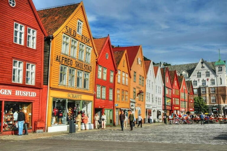 Bergen: Private Walking Tour With Local Guide - What to Expect During the Tour