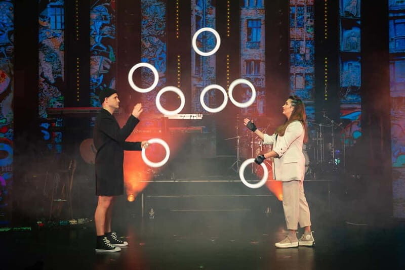 Berlin: "90s Forever - Hits & Acrobatics" - Varieté Show - Who Will Love This Show?