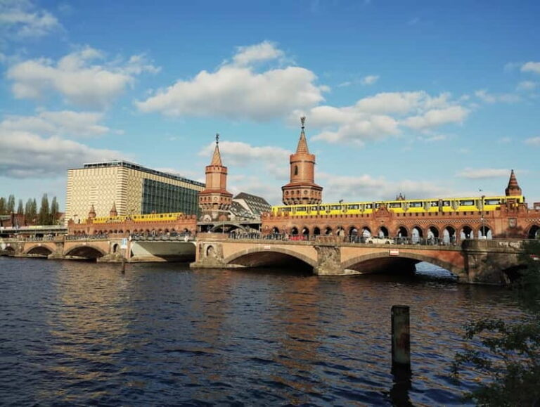 Berlin Friedrichshain: Urban Walk of Grit and Gentrification - Insider Gastro Recommendations