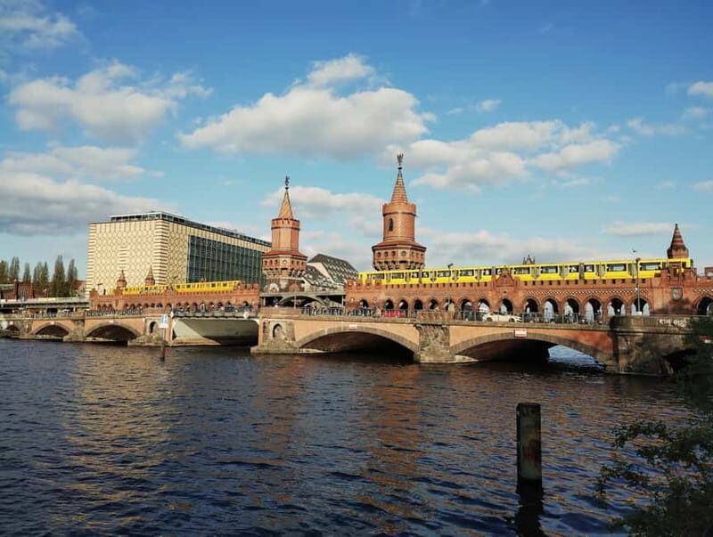 Berlin Friedrichshain: Urban Walk of Grit and Gentrification - Insider Gastro Recommendations