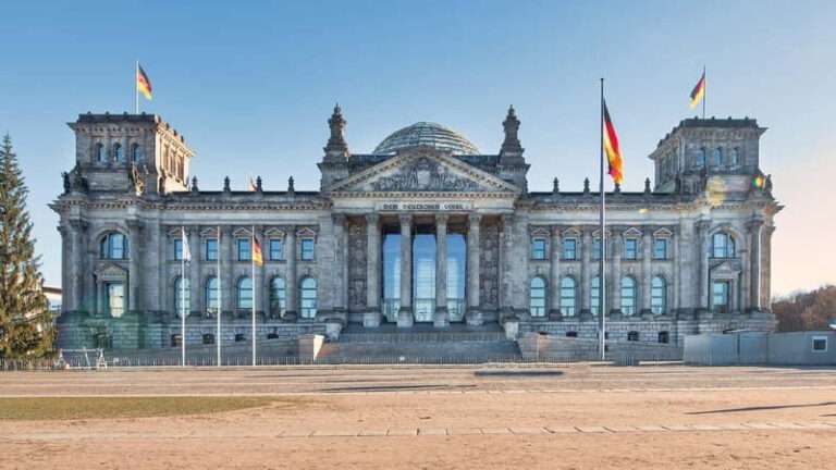 Berlin-government district and visit to the Reichstag dome - Detailed Breakdown of the Tour Experience