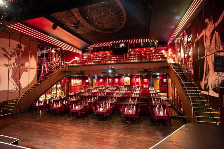 Berlin: Highlight Show "FLYING LIGHTS" - Variety Show - The Venue: Wintergarten Varieté and its Historic Charm