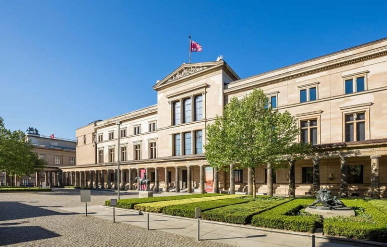 Berlin: Highlights Neues Museum Guided Tour - Exploring the Collections