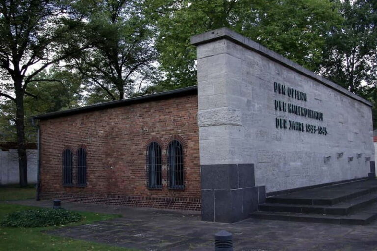 Berlin & Sachsenhausen: 5-Hour Tour "Third Reich" by VW-Bus - What You Can Expect