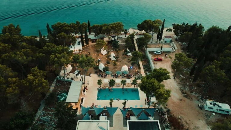 Bra: Half-Day Beach Party Transfer to Olife Beach Club - Details about the Experience