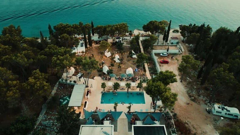 Bra: Half-Day Beach Party Transfer to Olife Beach Club - Details about the Experience