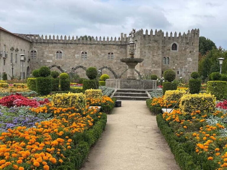Braga: Centre Private Walking Tour w/ Thermal Spring Entry - The Experience of a Private Guided Tour