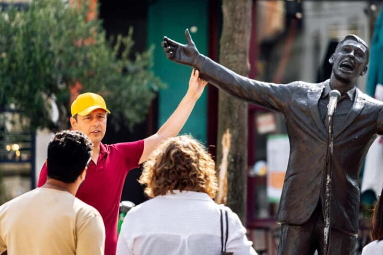 Brussels: Historical Tour with Chocolate & Waffle Tasting - In-Depth Look at the Itinerary