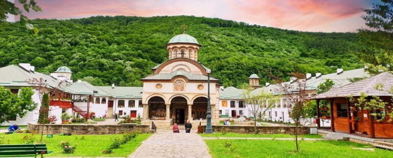 Bucharest: 8-Day Transylvania & Moldavian Monasteries Tour - From Transylvania to Bucovina: A Scenic Journey