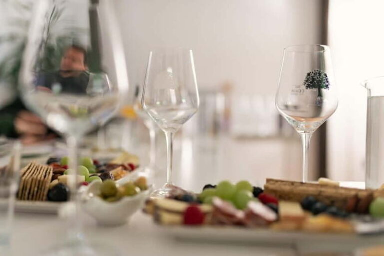 Bucharest: Craft Beer Tasting with Cheese & Charcuterie - The Venue: Common House Bucharest