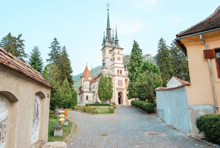 Bucharest: Dracula's Castle, Pele Castle & Braov Day Trip - The Itinerary in Detail