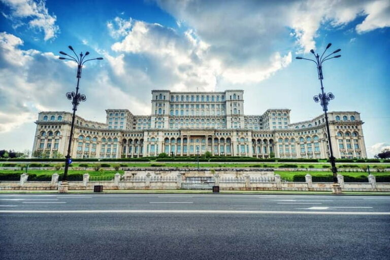 Bucharest Private City Tour 4h with Hotel Pickup & Drop-Off - The Experience of the Guides