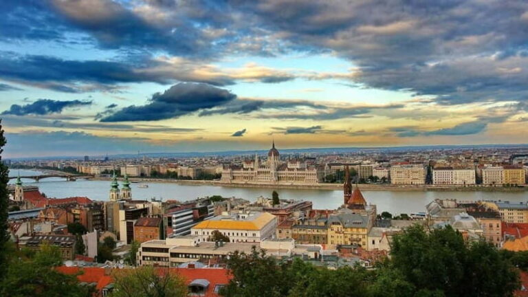Budapest: Danube Cruise with Audioguide & Panorama Terrace - Detailed breakdown of the route