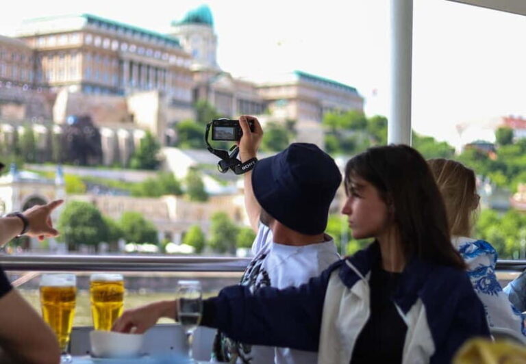 Budapest: Sightseeing Cruise with 1 Drink - The Itinerary Breakdown