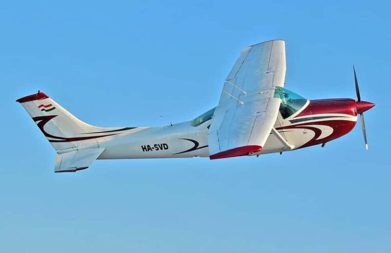 Budapest Sightseeing Flight with Cessna C172 - Who Would Love This Experience?