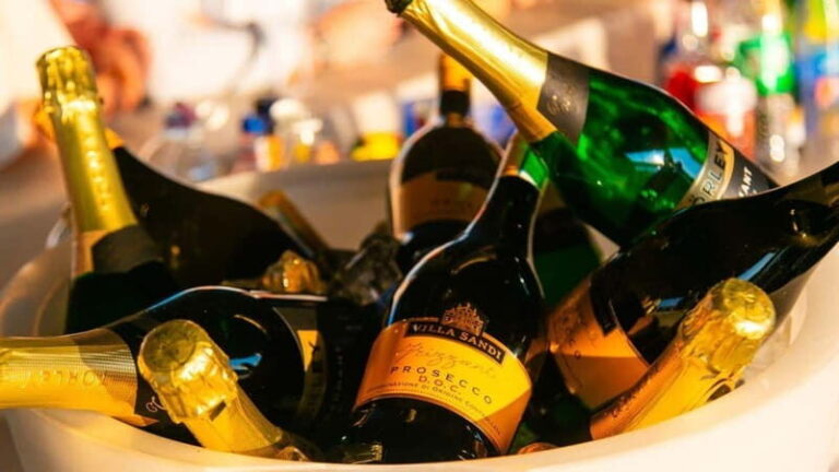 Budapest: Sip and Sail River Cruise with Unlimited Prosecco - Breaking Down the Itinerary