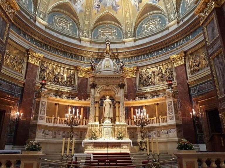 Budapest: St. Stephen's Basilica Tour with Music Performance - Detailed Breakdown of the Tour