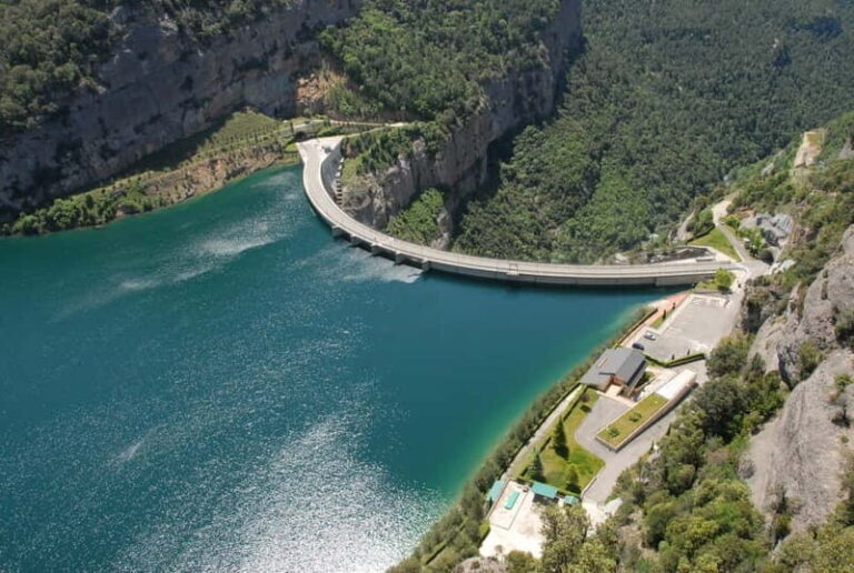 Bungee Jump from 122m + Transport from Barcelona - Who Should Consider This Experience?
