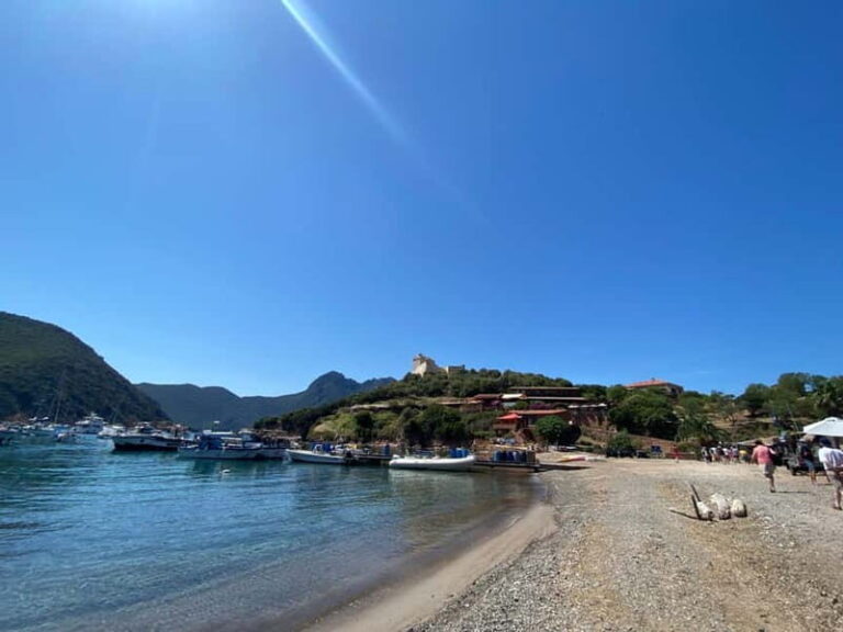 Calvi: Guided motorboat tour of Scandola and Girolata - The Experience on Board