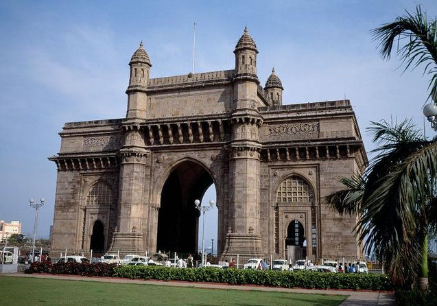 Candlelight Dining Experience for Two On a Yacht in Mumbai - Key Points