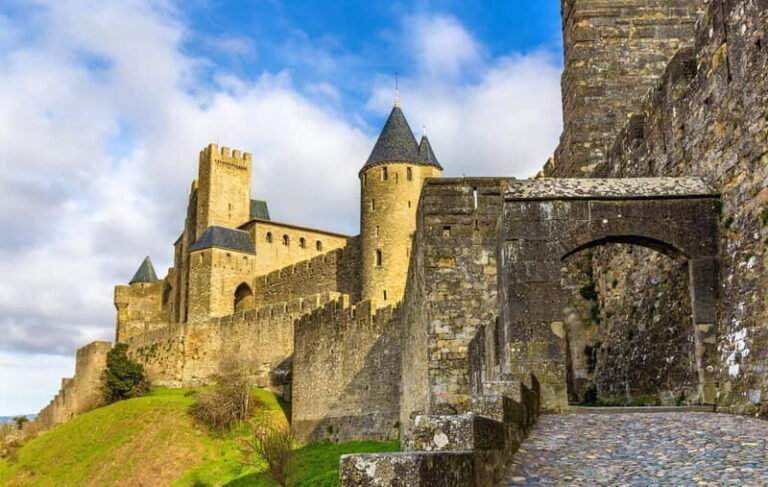 Carcassonne: 2-Hour Best Intro Walking Tour with a Local - Breaking Down the Itinerary