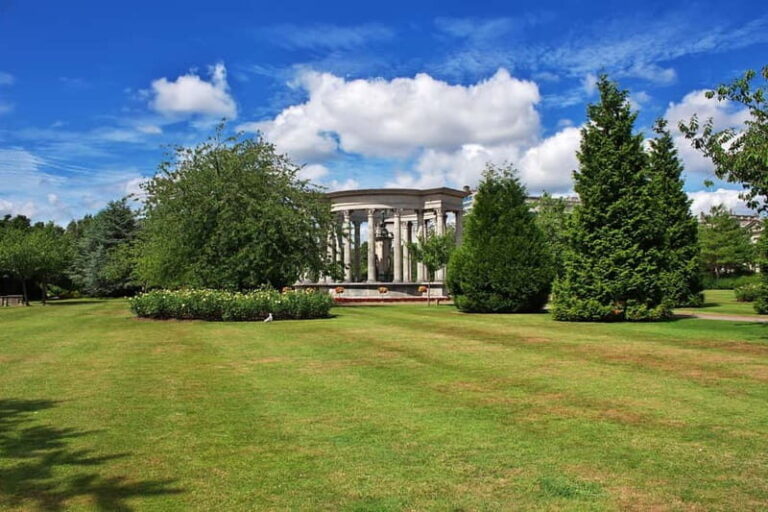 Cardiff: Express Walk with a Local - Exploring Cardiff in a Nutshell