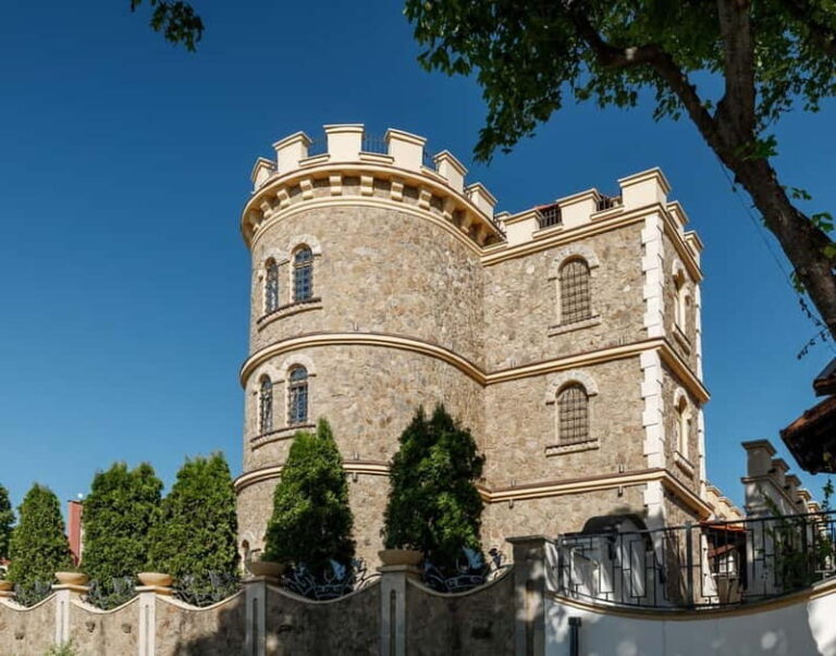 Chisinau: City Tour and Cojusna Winery with Tasting - Panoramic Views and Tastings at Chateau Cojusna