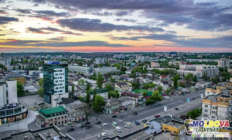 Chisinau Walking Tour with Local Guide - In-Depth Itinerary Breakdown
