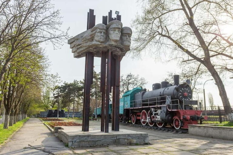 Chisinau:Transnistria Soviet Era& Castle Mimi Winery by car - The Full Experience: What You Can Expect