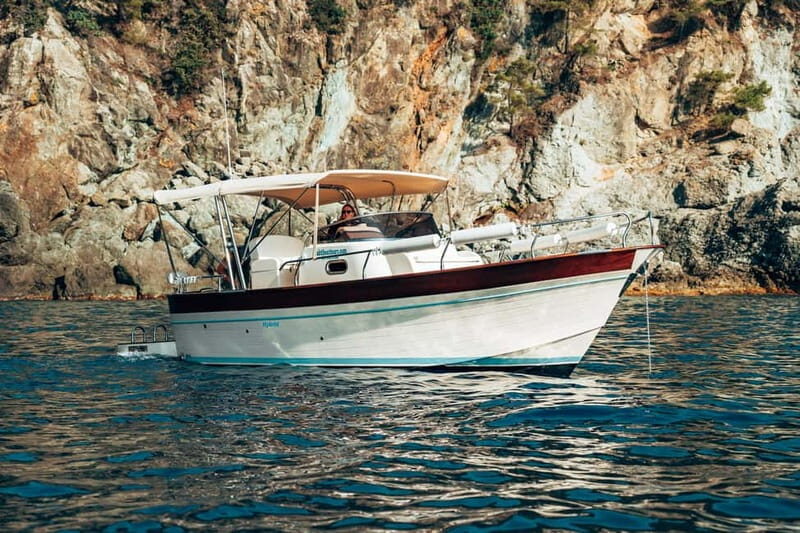 Cinque Terre daytime boat tour: escape into beauty and color