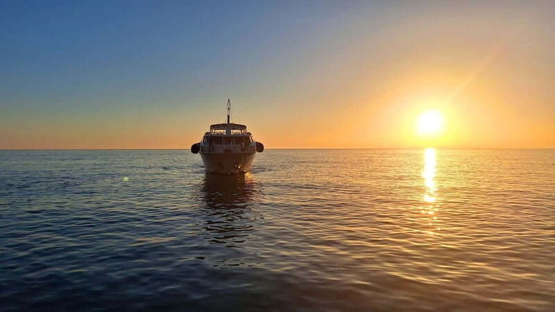 Cinque Terre: Sunset boat tour with aperitifs - Who Should Consider This Tour