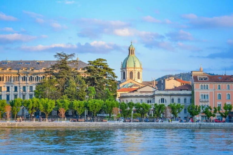 Como: 2-hour Best Intro Walking Tour with a Local - The Experience: What to Expect