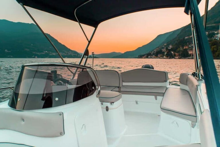 Como: Private 1-Hour Boat Rental - The Experience in Detail