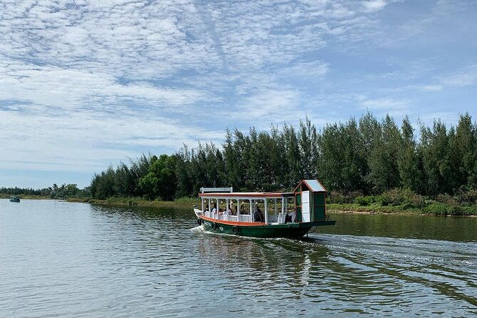 Cooking class, market tour and basket boat tour - An In-Depth Look at the Tour Experience in Hoi An