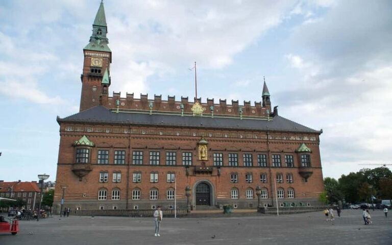 Copenhagen: Maxitour in English - Transportation, Timing, and Group Dynamics