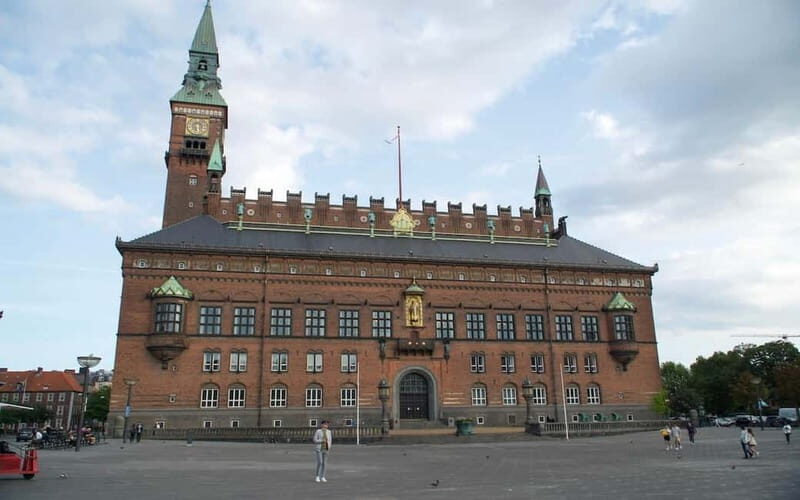 Copenhagen: Maxitour in English - Transportation, Timing, and Group Dynamics