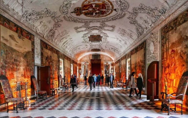 Copenhagen: Rosenborg and Christiansborg Palaces Tour in Spanish - Who Would Love This Experience?