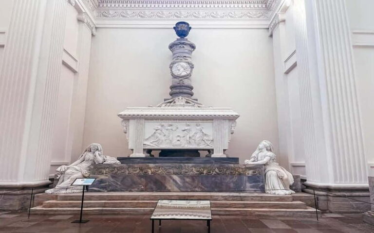 Copenhagen: Tour of Roskilde, the Viking City in English - Roskilde Cathedral: A Monument of Royalty