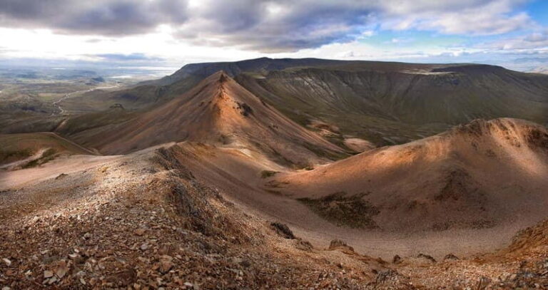 Day Hike to Moskardshnjukar: The Knifes Edge - moderate - Introduction to the Moskardshnjukar Experience
