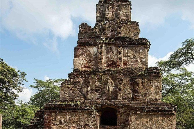 Day Tour to Polannaruwa from Kandy by Lux Tours Lanka - Why Choose the Polonnaruwa Day Tour?
