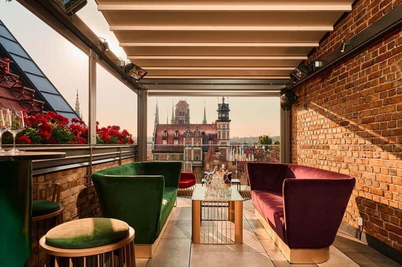 Dinner with a View  7th Floor, Gdask Old Town - Who Should Consider This Experience?