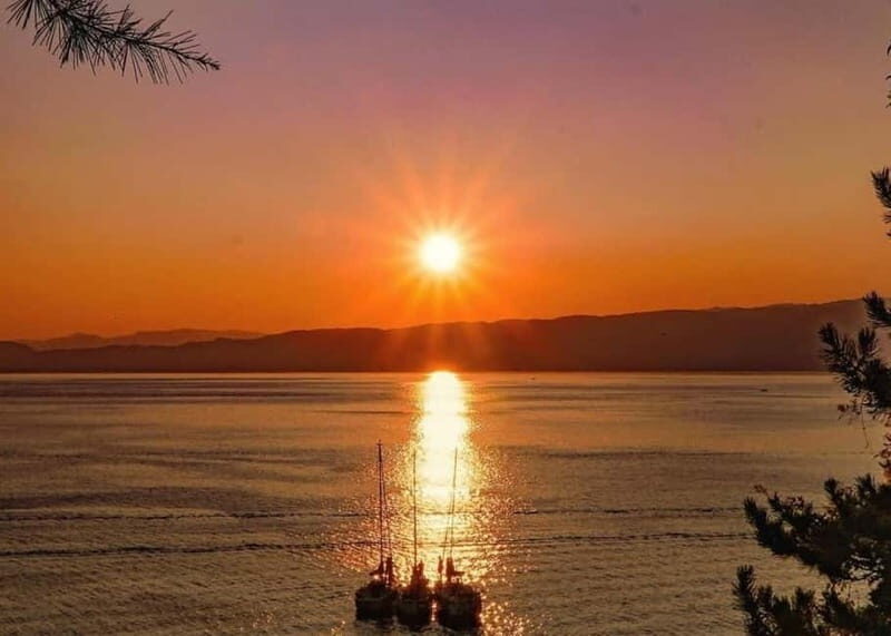 Dubrovnik : Romantic Sunset with a bottle of wine on a yacht - The Experience on Board